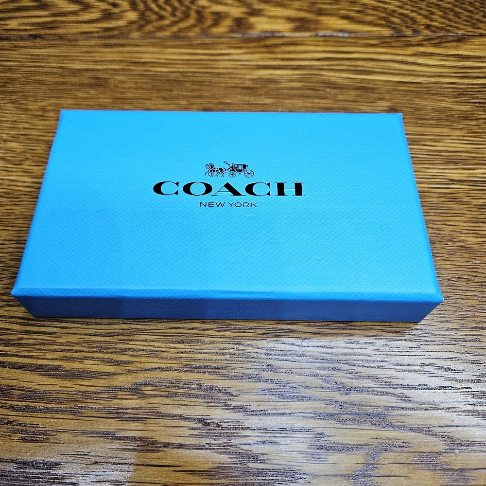 Coach Dahlia Flower Bag Charm NIB - Picture 4 of 6